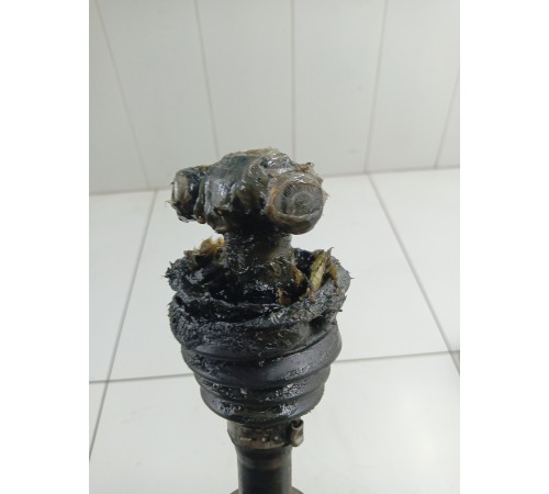 Полуось привод передний правый