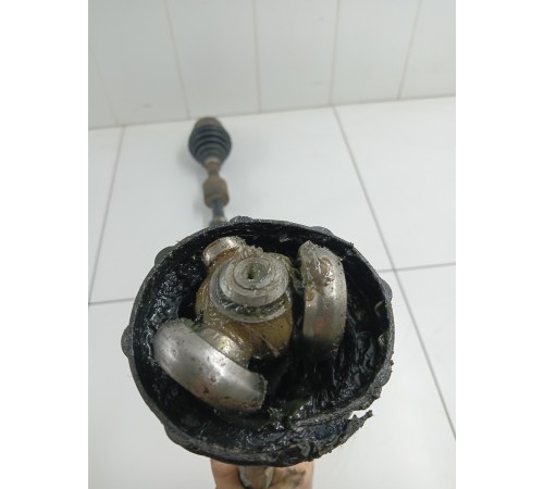 Полуось привод передний правый