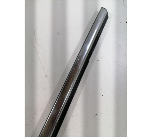 Уплотнитель стекла двери задний правый внешний