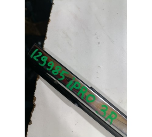 Уплотнитель стекла двери задний правый внешний