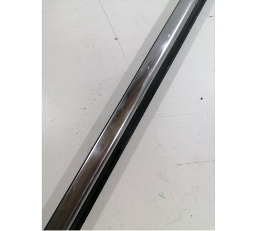 Уплотнитель стекла двери задний правый внешний