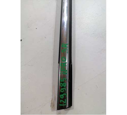 Уплотнитель стекла двери задний правый внешний