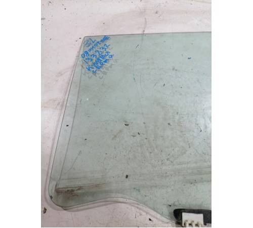 Стекло двери заднее левое