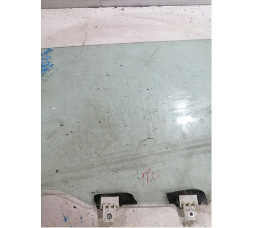 Стекло двери заднее левое