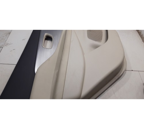 обшивка двери (задняя левая)