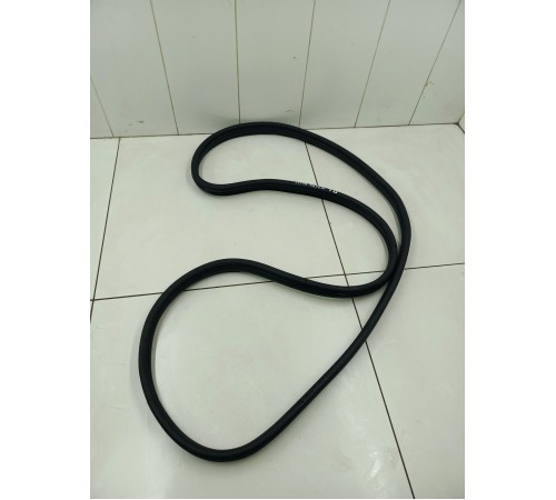 Уплотнитель двери передний левый