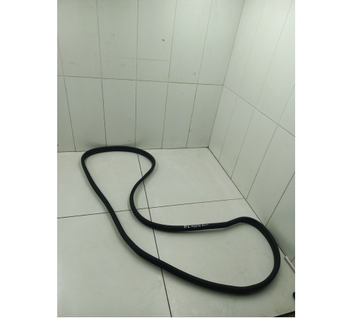 Уплотнитель двери передний левый