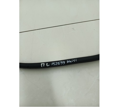 Уплотнитель двери передний левый