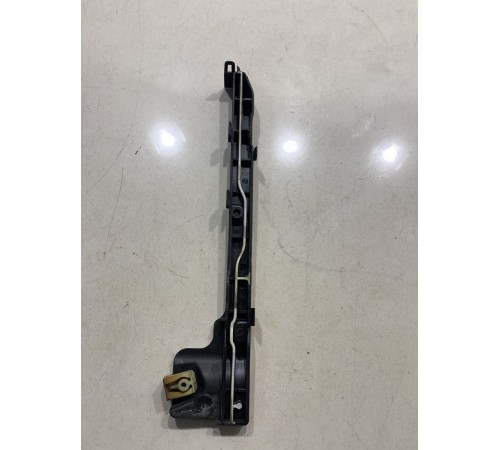 Уплотнитель моторного отсека(передний левый)