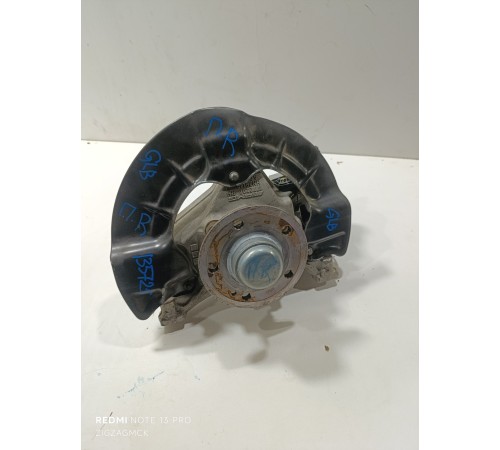 Кулак повортный передний правый со ступицей