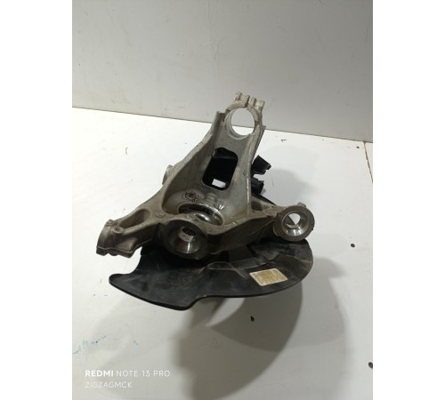 Кулак повортный передний правый со ступицей