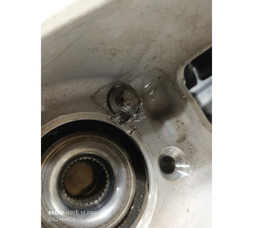 Кулак повортный передний правый со ступицей