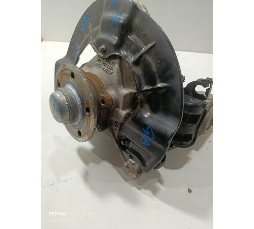 Кулак повортный передний правый со ступицей