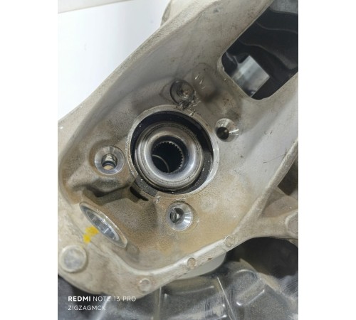 Кулак повортный передний правый со ступицей