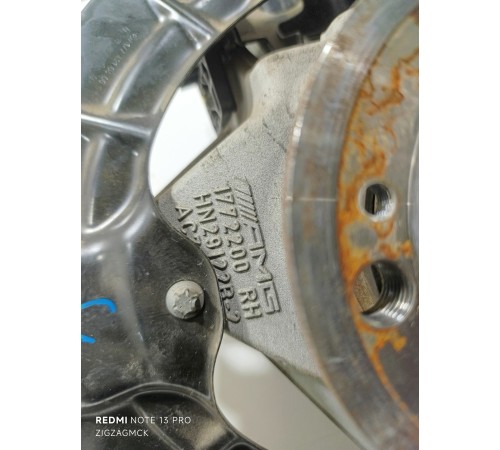 Кулак повортный передний правый со ступицей