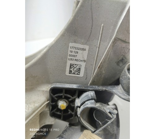 Кулак повортный передний правый со ступицей