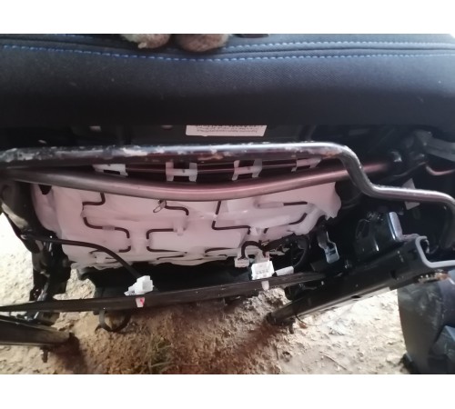 Сиденье переднее левое