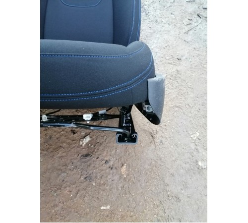 Сиденье переднее левое