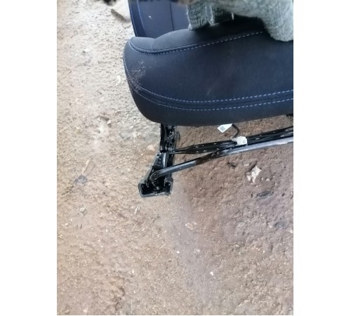 Сиденье переднее левое