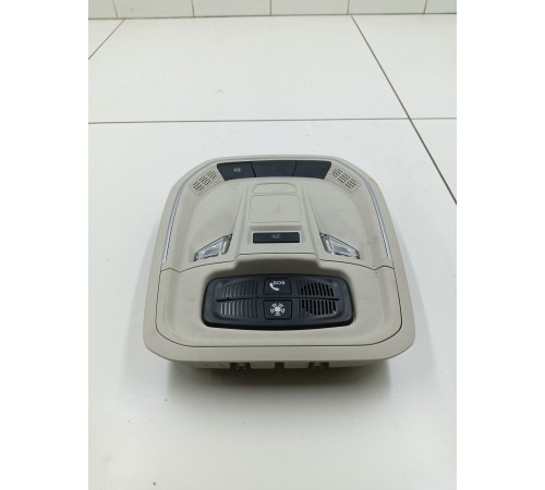 Плафон внутреннего освещения салона передний