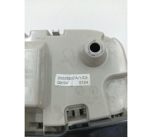 Плафон внутреннего освещения салона передний