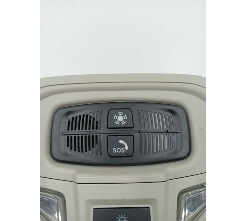 Плафон внутреннего освещения салона передний