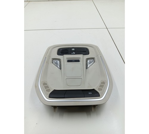 Плафон внутреннего освещения салона передний