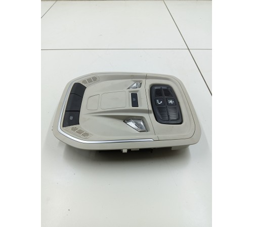 Плафон внутреннего освещения салона передний