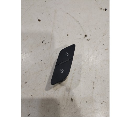 Кнопка центрального замка (передняя левая)