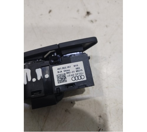 Кнопка центрального замка (передняя левая)