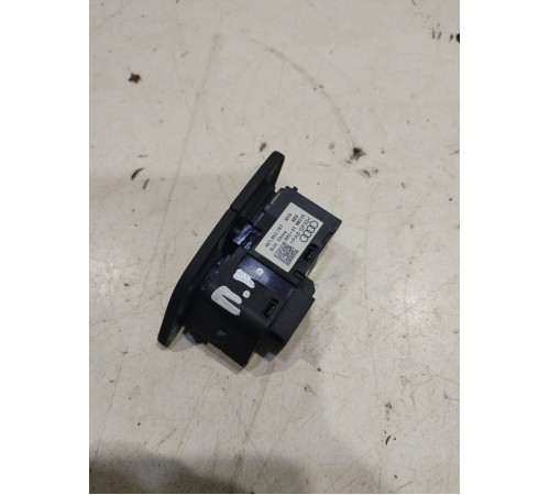 Кнопка центрального замка (передняя левая)