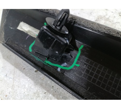 Накладка двери крышки багажника левая