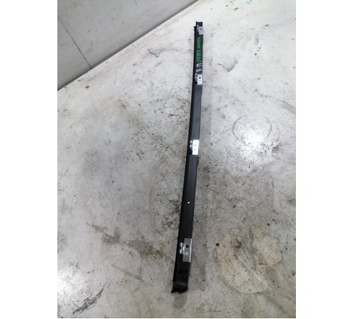 Внтутренний уплотнитель стекла задний правый