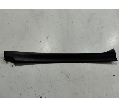 Накладка двери (передняя правая)