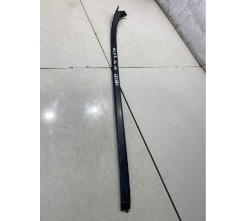 Накладка под лобовое стекло (левая)