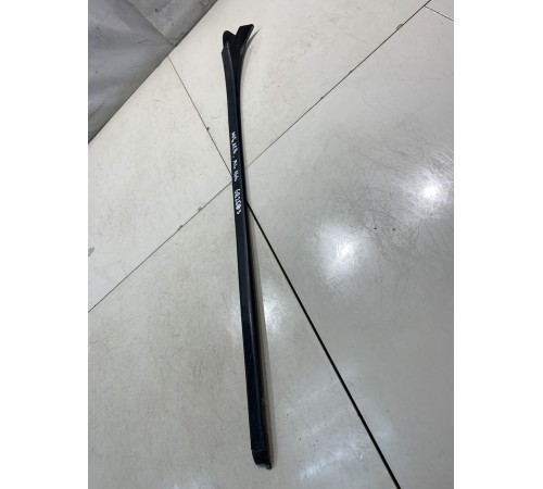 Накладка под лобовое стекло (левая)