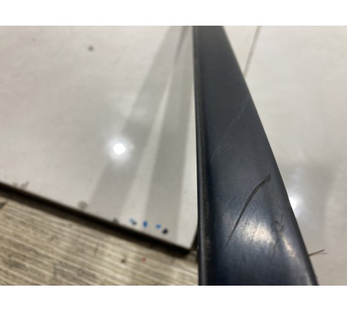 Накладка под лобовое стекло (левая)