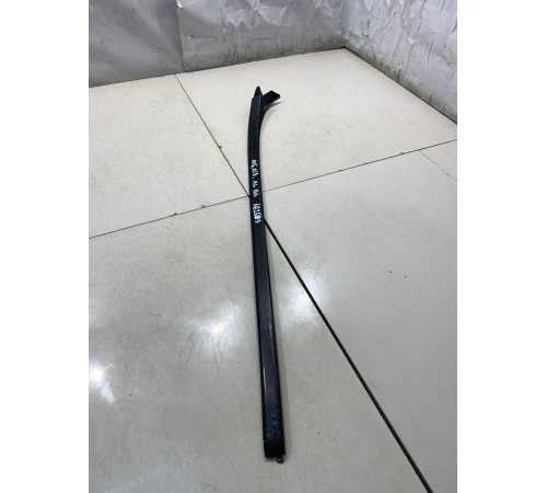 Накладка под лобовое стекло (левая)