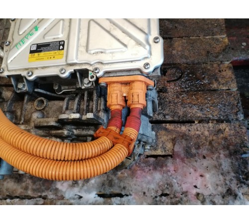 Передний электродвигатель