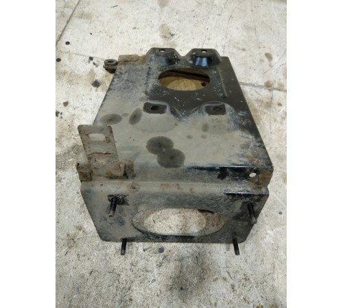 Крепление аккумулятора