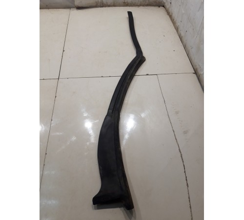 Уплотнительная резинка задней правой двери