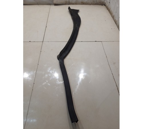 Уплотнительная резинка задней правой двери