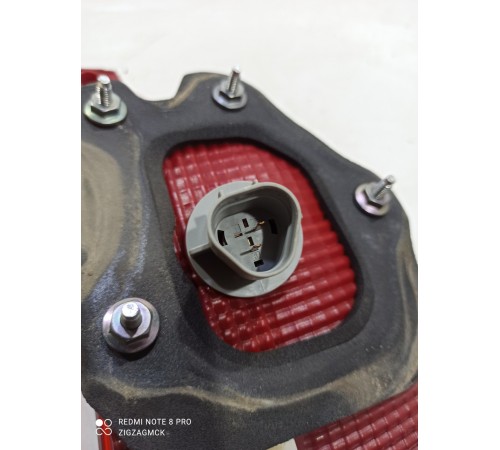 Фонарь крышки багажника правый