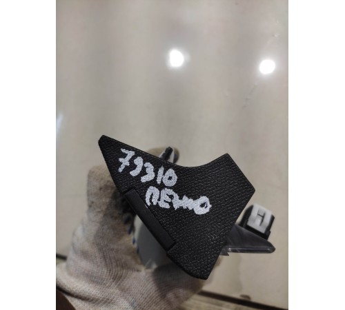 Накладка кнопки открывания багажника