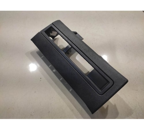 Накладка кнопки открывания багажника