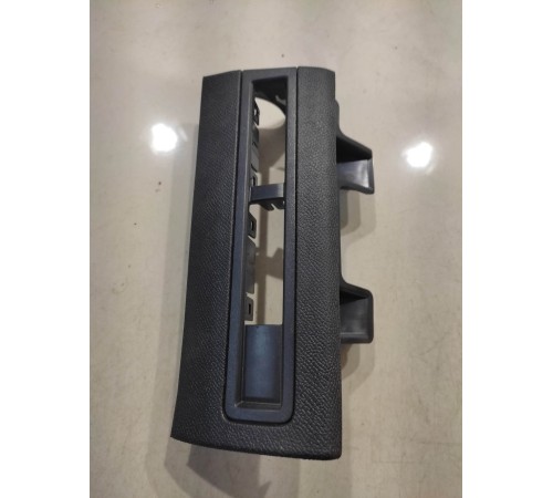 Накладка кнопки открывания багажника