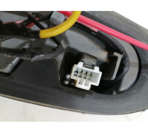 Фонарь крышки багажника правый