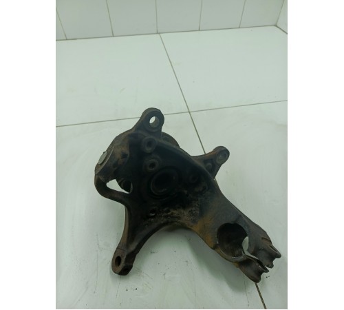 Кулак поворотный передний правый