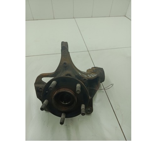 Кулак поворотный передний правый