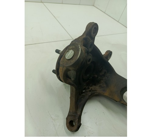 Кулак поворотный передний правый